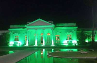 Palácio de Karnak ganha iluminação verde em homenagem à Defensoria Pública do Estado
